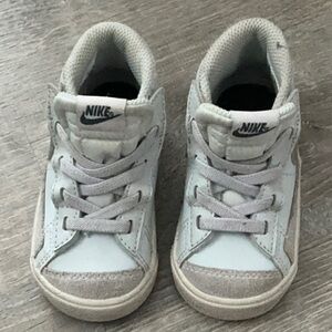 Nike White and Gray Classic Sneakers ''